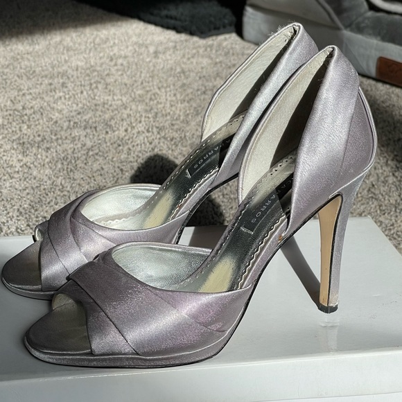 Silver Heels - Picture 6 of 12